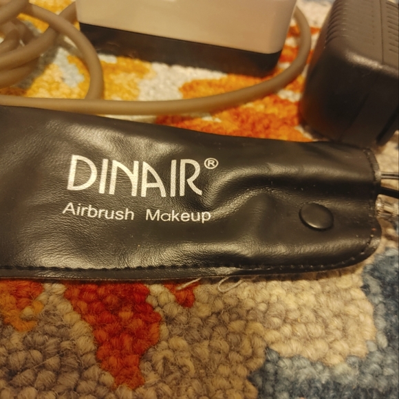 Dinair Airbrush Compressor Starter Kit - Picture 3 of 6